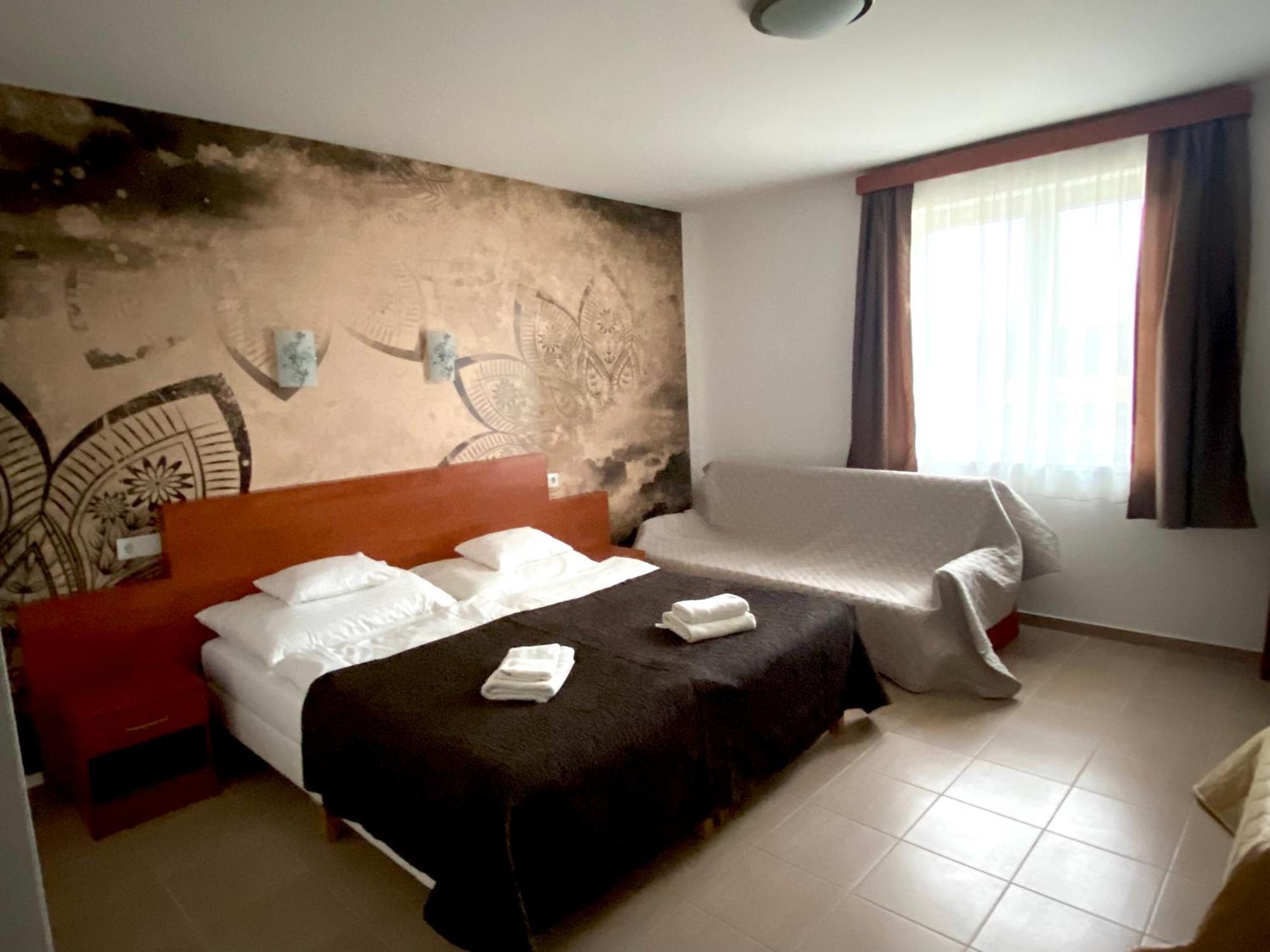 Ligetalja Termál Hotel Peneszlek Kültér fotó